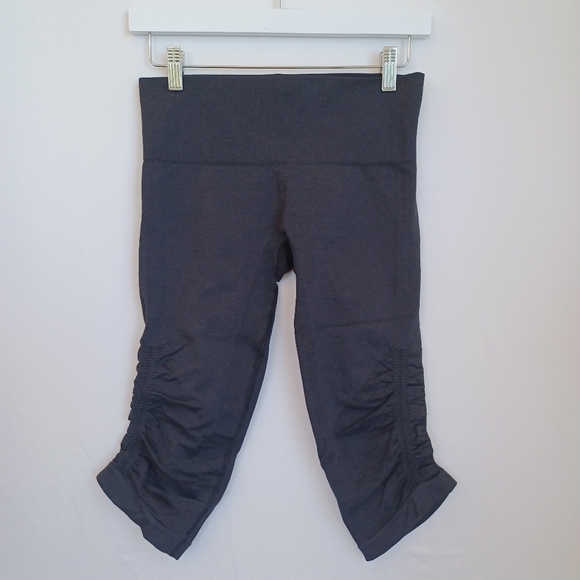 Lululemon Capri Leggings In The Flow Black Coal Cinched Leg Detail Womens size 6 - Picture 1 of 11